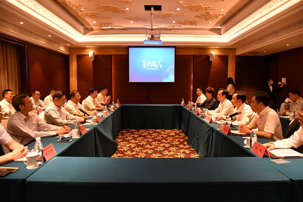 市中區(qū)政府、中國(guó)鐵塔山東省分公司、山東三箭集團(tuán)舉行項(xiàng)目合作簽約儀式